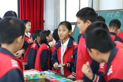 隨手科技黨委走進竹溪縣實小 開展&ldquo;扶愛助學公益行&rdquo;活動