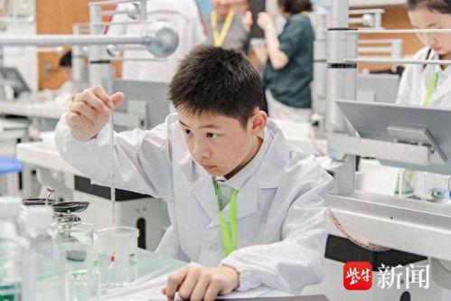 108名 小小科學(xué)家 同臺(tái)pk 江蘇中小學(xué)生實(shí)驗(yàn)?zāi)芰Υ筚惪倹Q賽在無錫火熱開賽