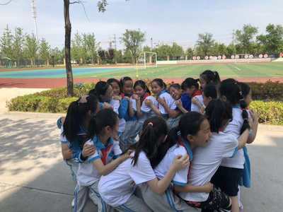 膠州市第六實驗小學開展心理健康日主題班會