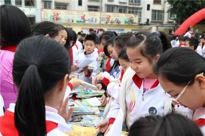 華安縣實小紅領巾跳蚤書市火熱開場