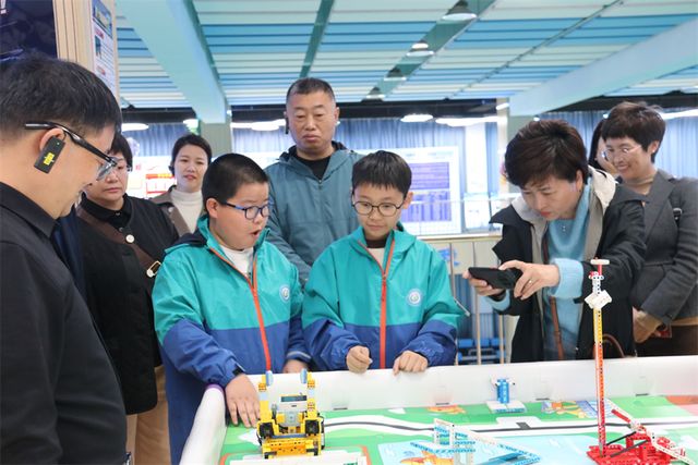 石家莊市鹿泉區教育局一行考察合肥市馬崗實驗小學智慧教育工作