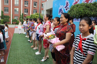 石家莊橋西實驗小學六年級畢業典禮在學校操場舉行_文化_網