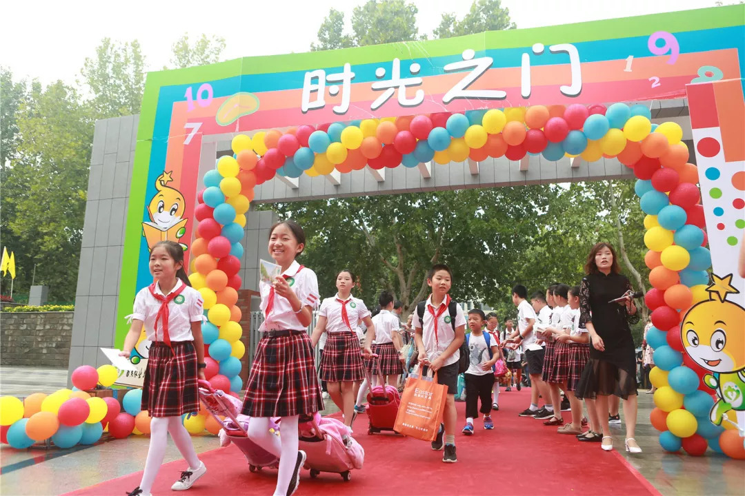 牽手你我 從&ldquo;新&rdquo;出發 -- 南京農業大學實驗小學舉行揭牌儀式暨更名后首屆開學典禮