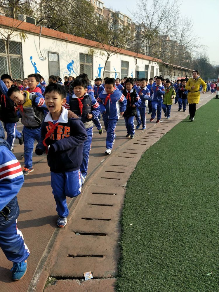 "強健體魄,師生健身同行"叢臺區實驗小學大課間日常跑操掠影