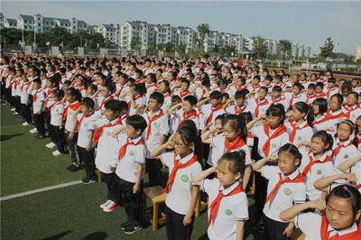 宜興市少先隊示范活動暨官林實驗小學一年級新隊員入隊儀式順利舉行