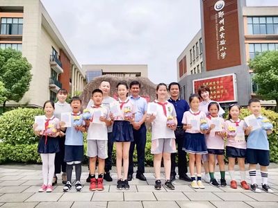 播種新希望，共譜中國夢——鄞州區實驗小學教育集團2019學年第一學期開學典禮暨浙江少兒頻道“成長樹”計劃啟動儀式